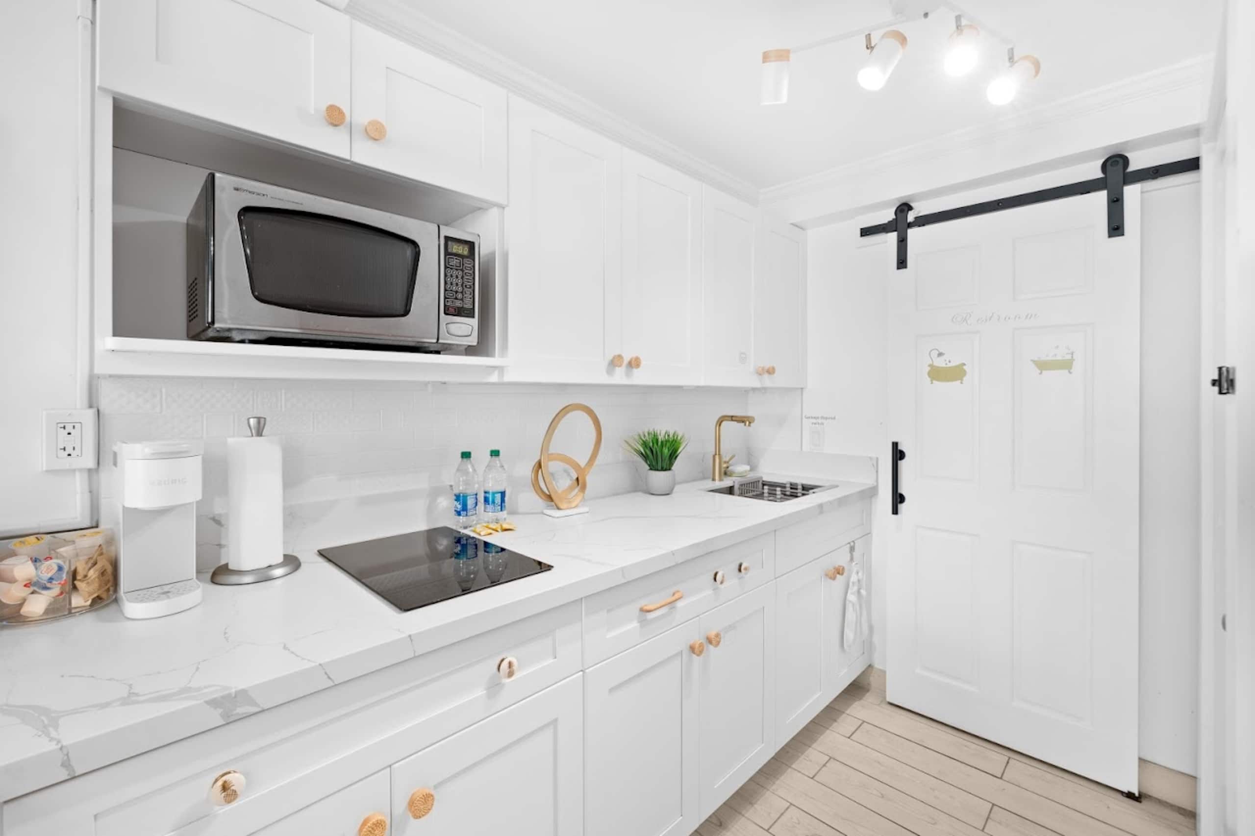 Cozy & Aesthetic Modern Studio - Image 1