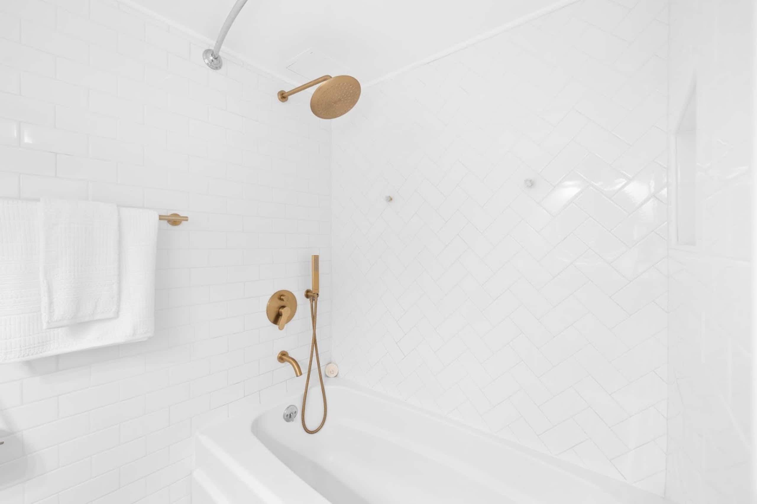 Cozy & Aesthetic Modern Studio - Image 9
