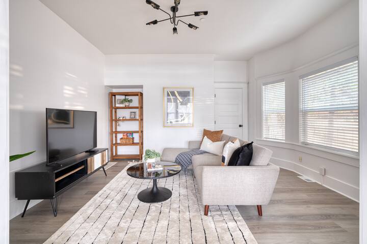 Soul District Mansion – Food Carts & Local Shops