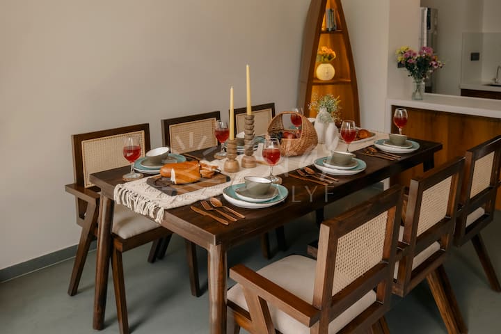 Dining area image 1