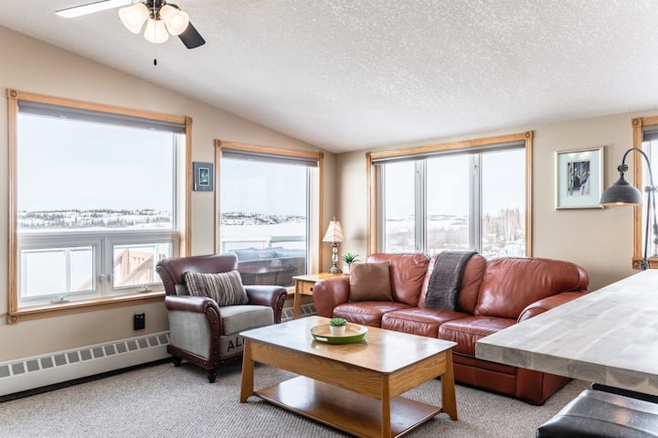 The Old Town Landing: Lakefront Retreat (Unit 301)