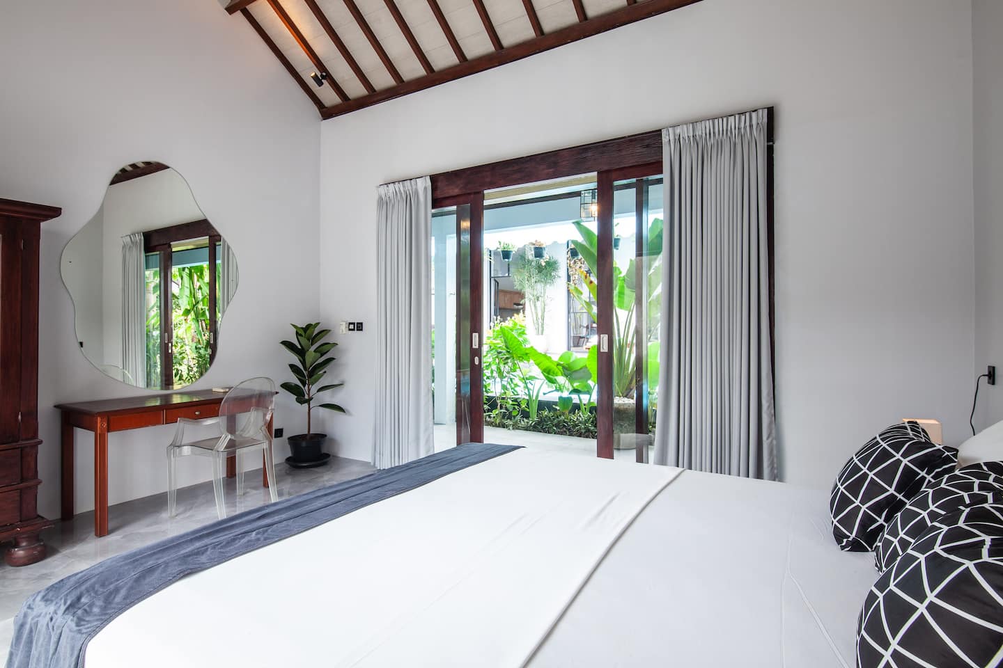 Casa Madre 6 BR private pool villa in Berawa · Canggu, Bali — photo 5