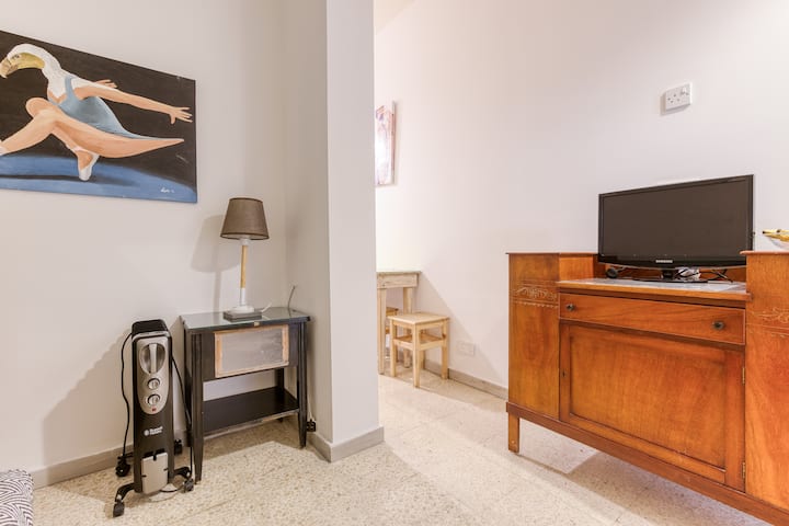 Coastal Charm: Apartment Just Off The Waterfront - Malta
