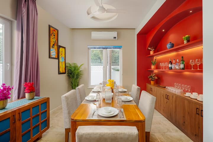 Dining area image 2