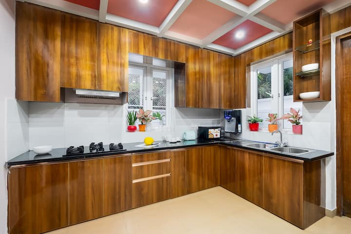 Full kitchen image 1