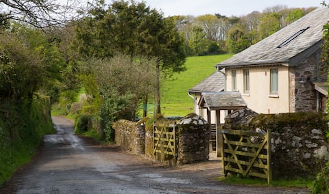 Top Airbnb: Corner Cottage (10) with wood fired hot tub in Newton And Noss