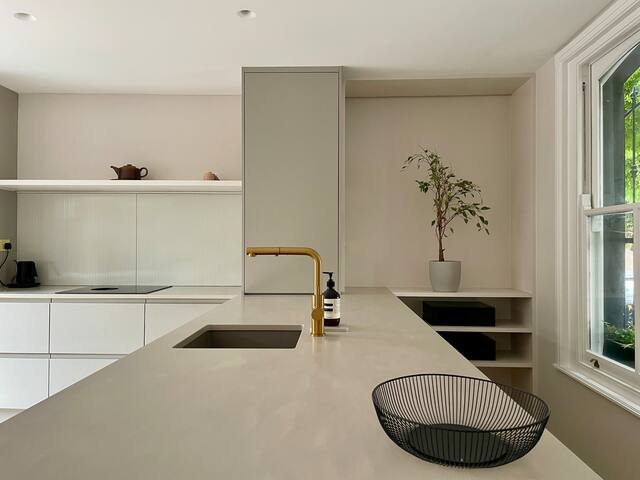 Beautiful home near VictoriaPark gallery image 3