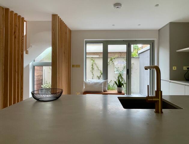 Beautiful home near VictoriaPark gallery image 4