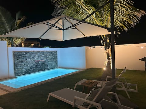 New Villa Private Pool Walking Distance to Beach