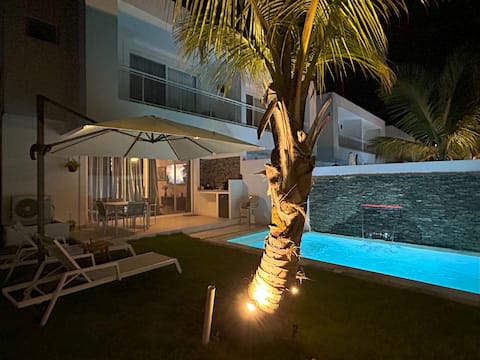 New Villa Private Pool Walking Distance to Beach