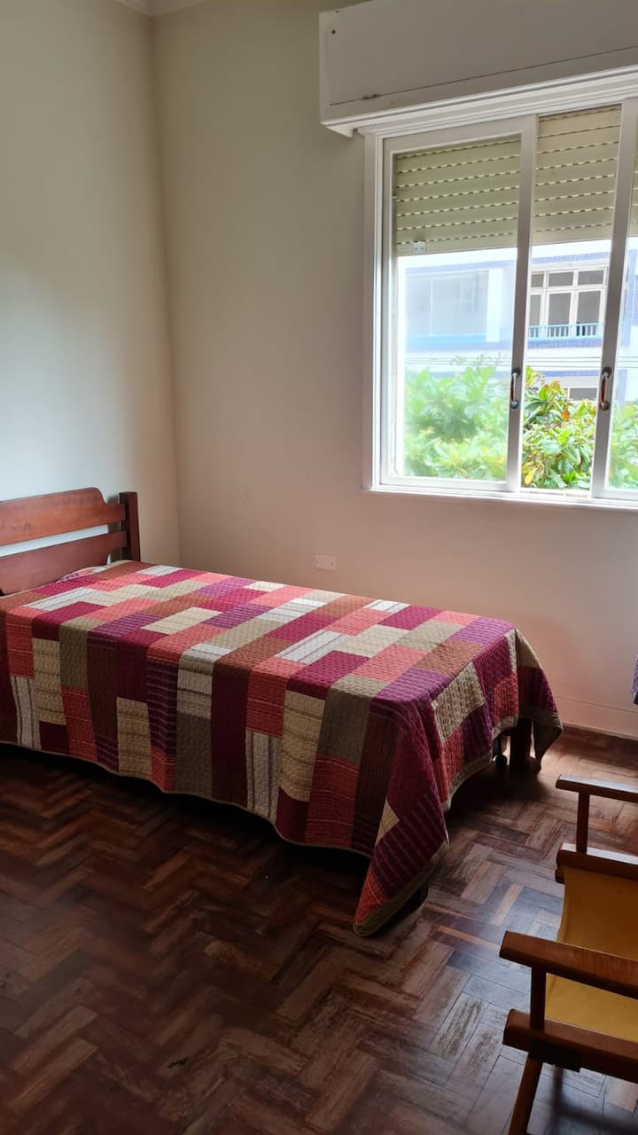 Habitación 3: dos camas.