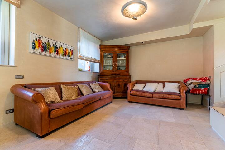 Vicino Bergamo e aeroporto con piscina e giardino gallery image 2