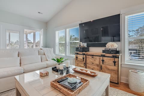 Top performing Airbnb: 4BR Luxury Home - Elevator & Fire Pit - Sleeps 8 in Oak Island