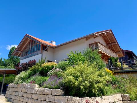 Large house for up to 12 guests near the lake/mountain