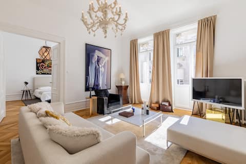 Luxury Apartment 135m² + Private Parking