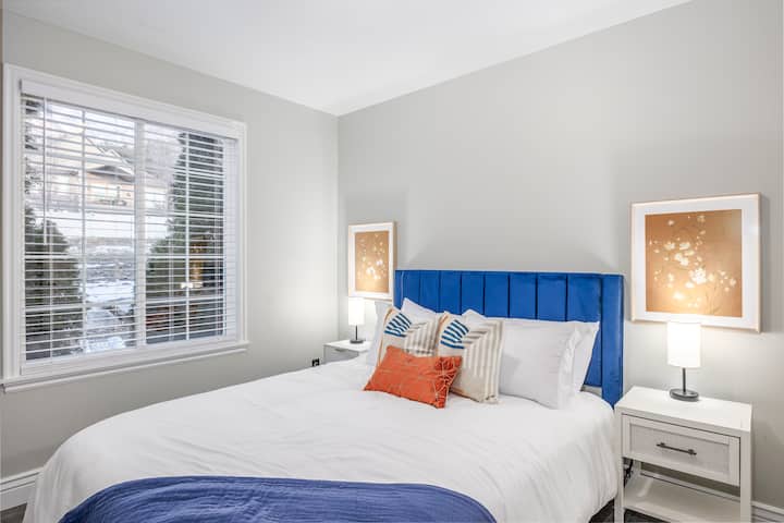 #4- საწოლი 152 × 203 სმ (მდებარეობს მთავარ სართულზე)