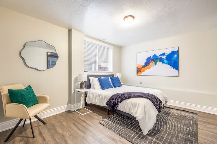 #6- Queen საძინებელი (მდებარეობს სარდაფში)