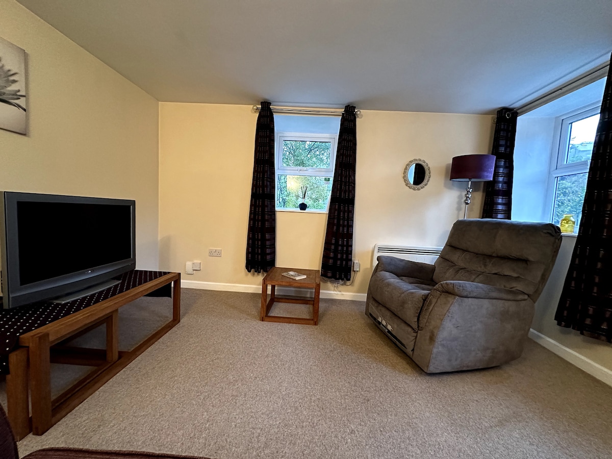 Top performing Airbnb: The Coach House in Stainland And District