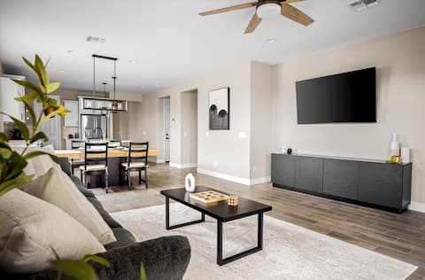 Successful Airbnb property: 3 BR home w/Pool & Game room in Estrella