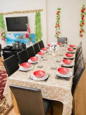 Very Large 5-Bed Central Flat gallery image 5