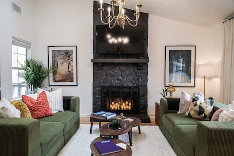 Successful Airbnb property: Chic, Mid-Century Bungalow by Lagoon! in Whitemarsh Island
