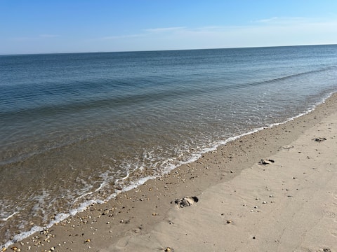 Beachfront Bliss-Quiet Bay Condo