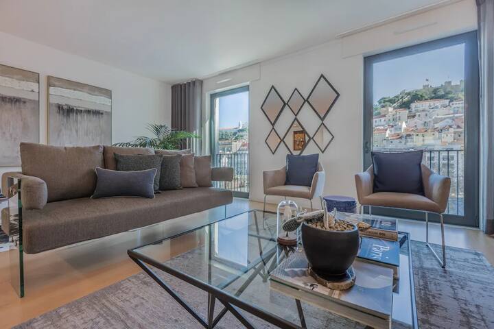 Centric Lisbon with Castle View