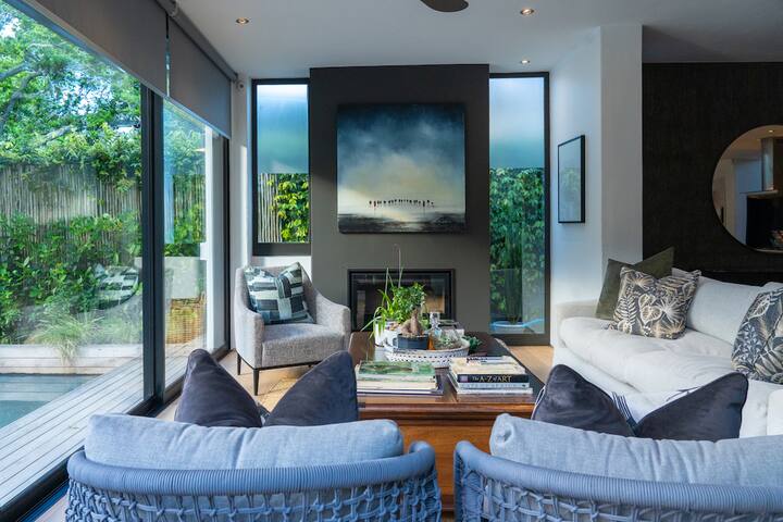 The Lush & Luxurious Vineyard Retreat Villa gallery image 3