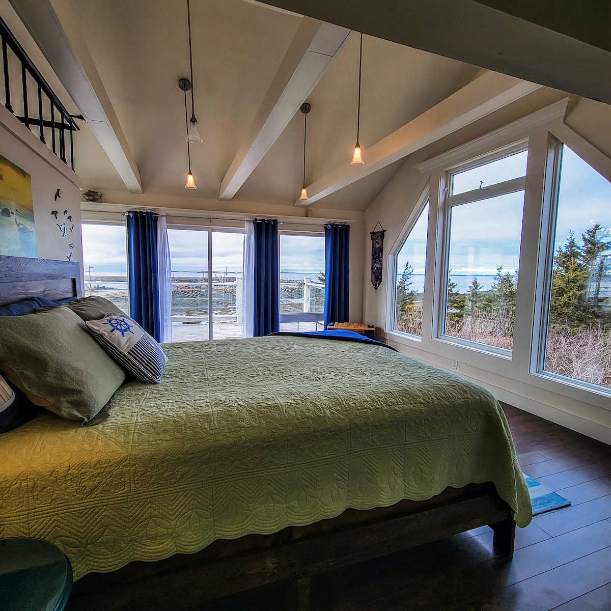 Rolling Waves Oceanview Retreat Cottages for Rent in Middle West