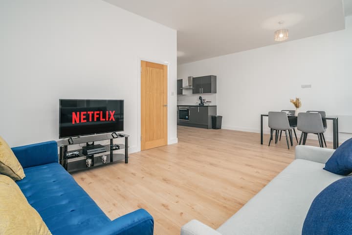 50% Discount - Free Parking - Airport, Town Centre - Luton