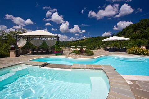 Stunning farmhouse with pool