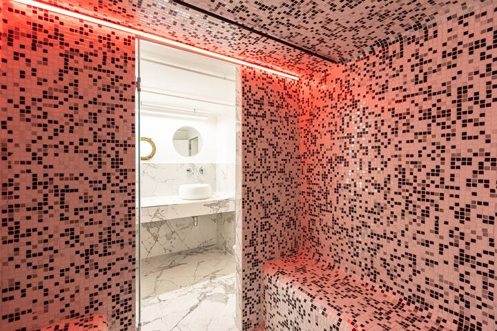 Rental In Rome – Large apt facing the Colosseum gallery image 5