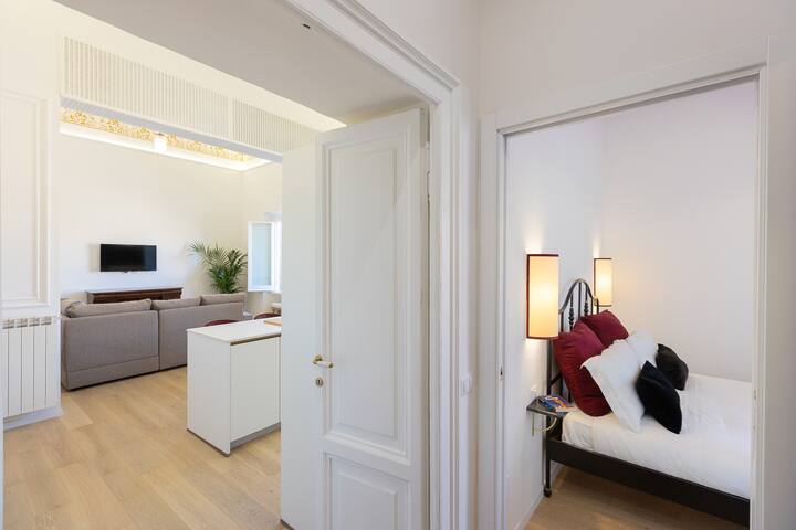 Rental In Rome – Large apt facing the Colosseum gallery image 4