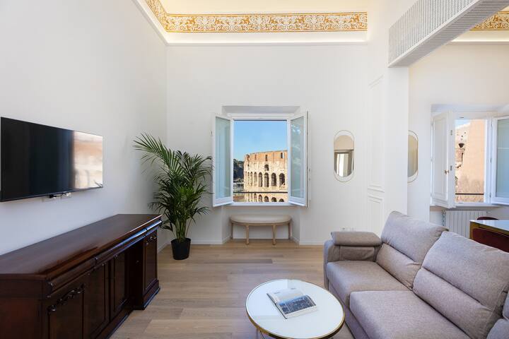 Rental In Rome – Large apt facing the Colosseum gallery image 2