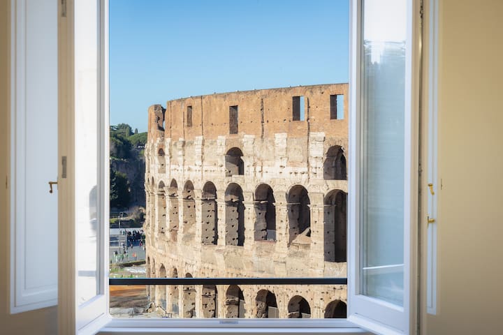 Rental In Rome – Large apt facing the Colosseum