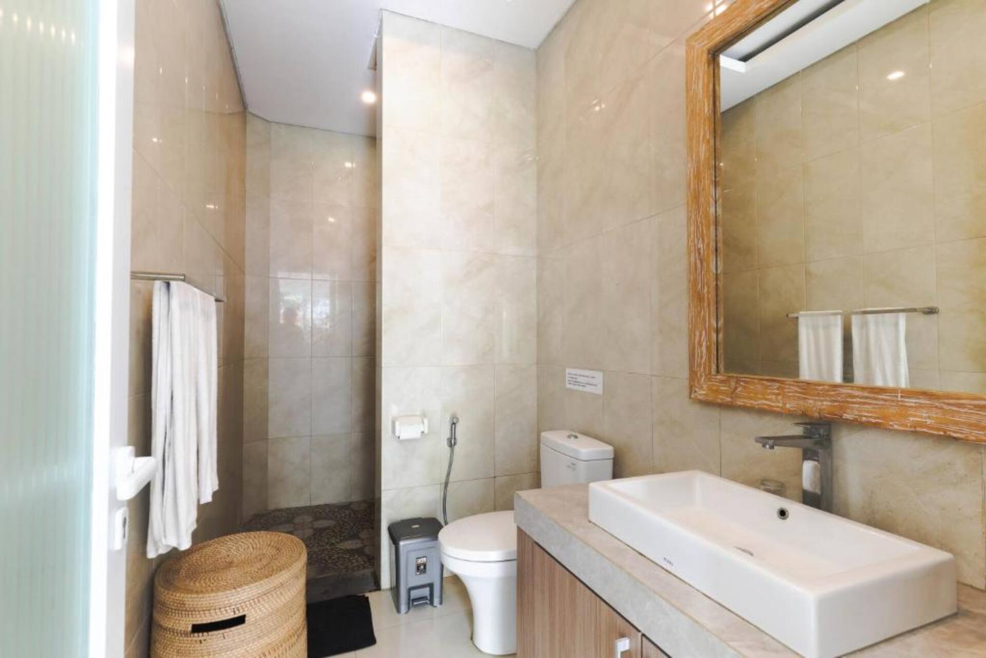 Sleek Modern Sanctuary 3 Bedroom Private Villa in Legian 3