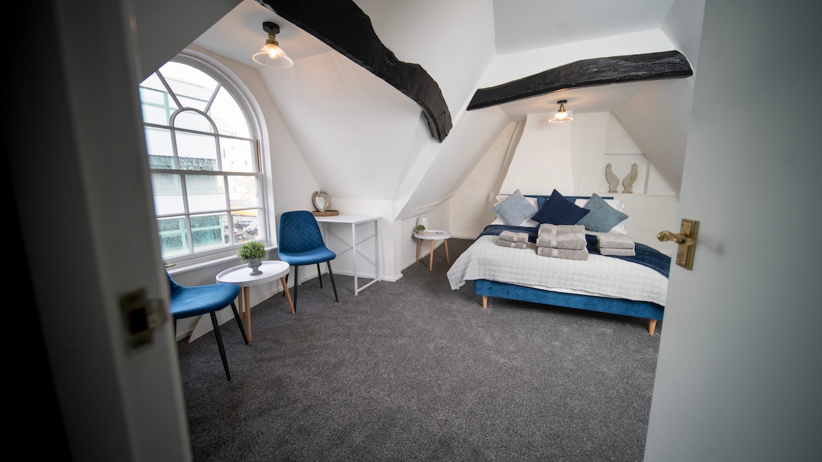 Charming City Centre Flat Walk to Bars/Restaurants
