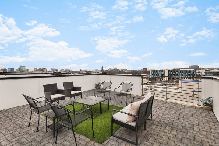 11 Beds, 4 Bedrm, 4 Baths w/ Rooftop Deck & Garage gallery image 5