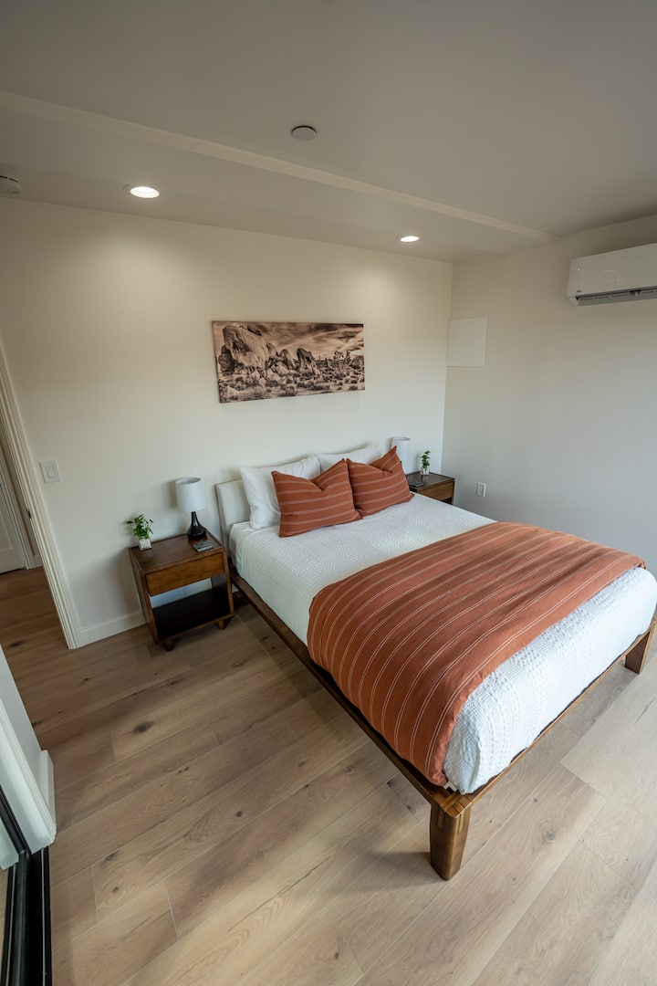 חדר שינה מס' 2. מיטת קווין סייז. 