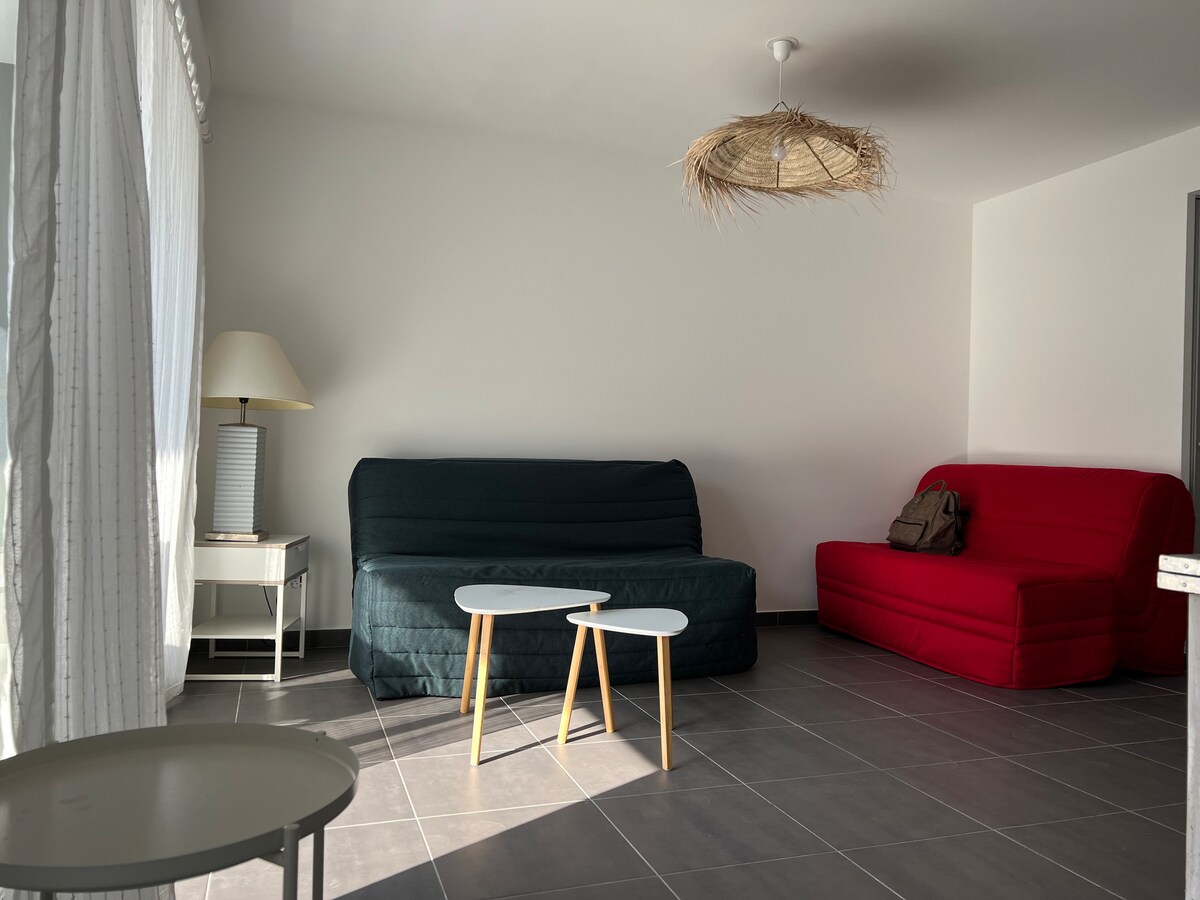 Popular Airbnb listing: New studio in Marseille city in Marseillan