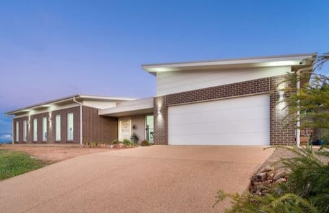 Cypress Hillside Wagga 4.5 acres with pool