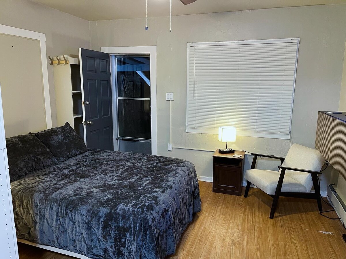 Bridge Street Studio Apartments for Rent in Cañon City, Colorado