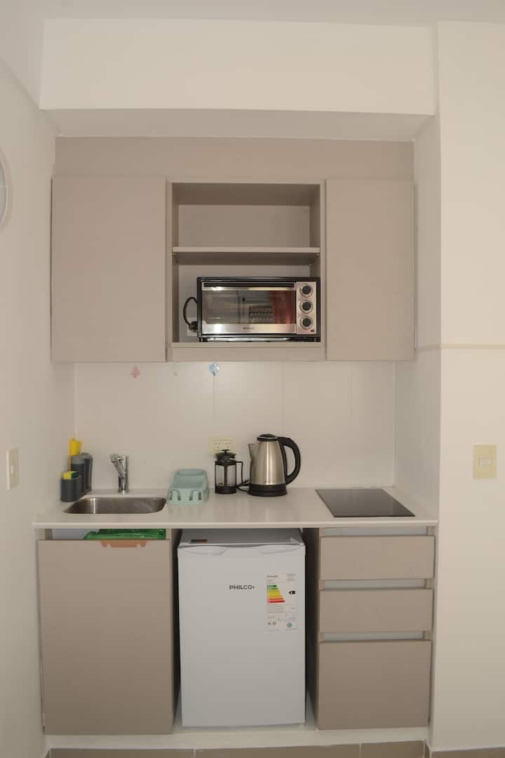 Kitnet mobiliada em Núñez com piscina