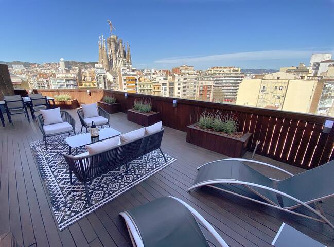 Rooftop Penthouse view of Sagrada Familia gallery image 2