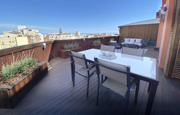 Rooftop Penthouse view of Sagrada Familia gallery image 3