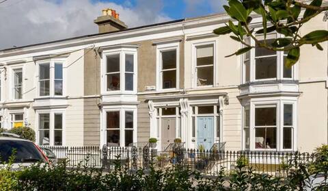Spacious Period Home By The Sea