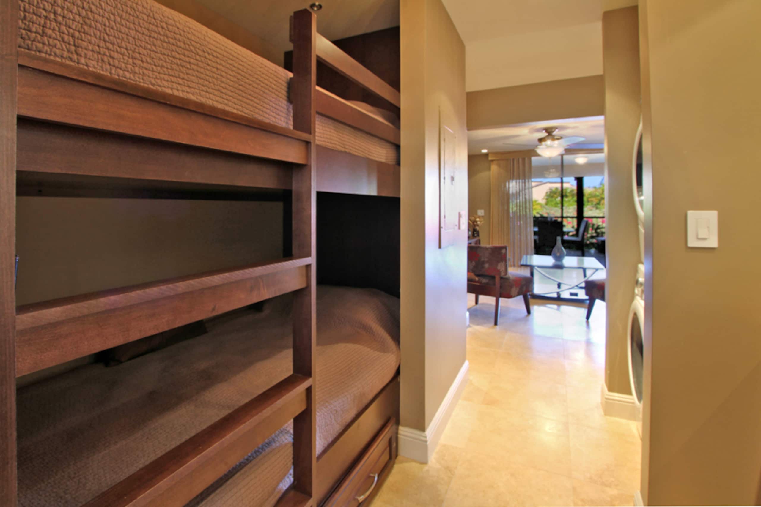 1 bed & bunks Ocean view, beachfront property - Image 27