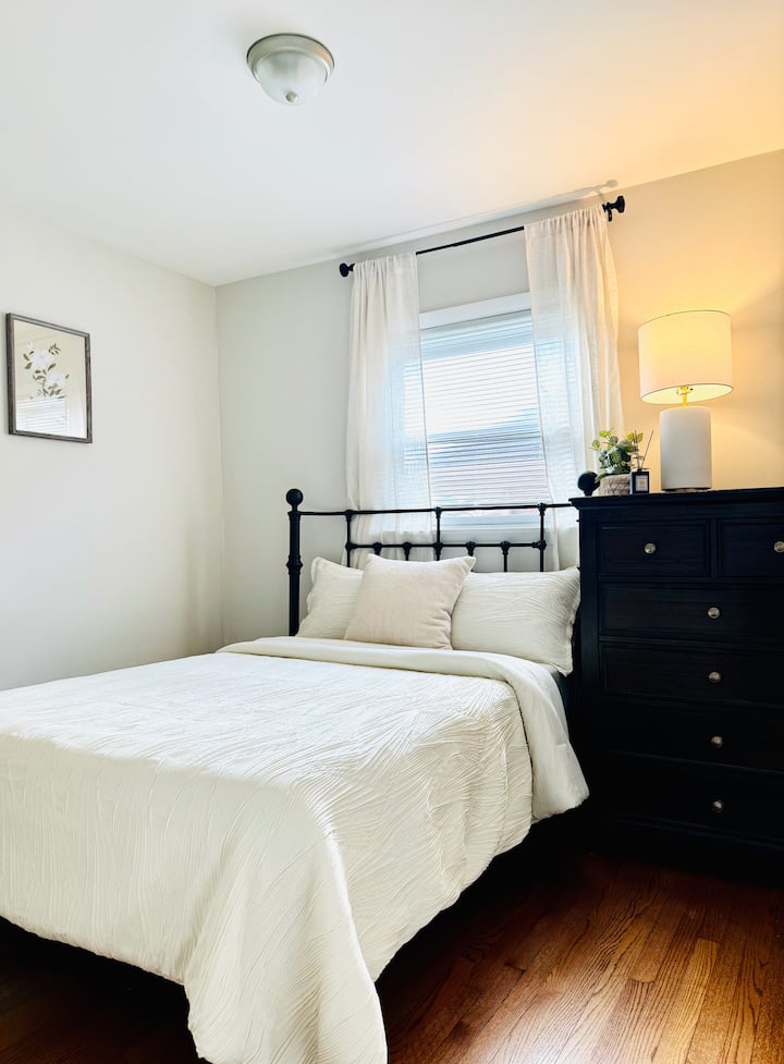 Bright peaceful cozy 3br apt fast wifi