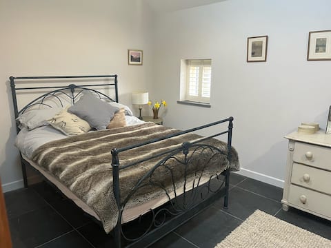 Farmhouse annexe with home-cooked breakfast