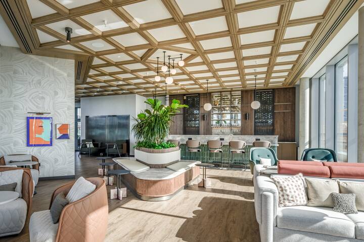 Stunning 3 Bed in Battersea w/ Pool, Gym & Rooftop gallery image 3